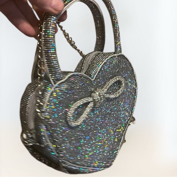 Elegant Silver Heart Clutch - Picture 9 of 9